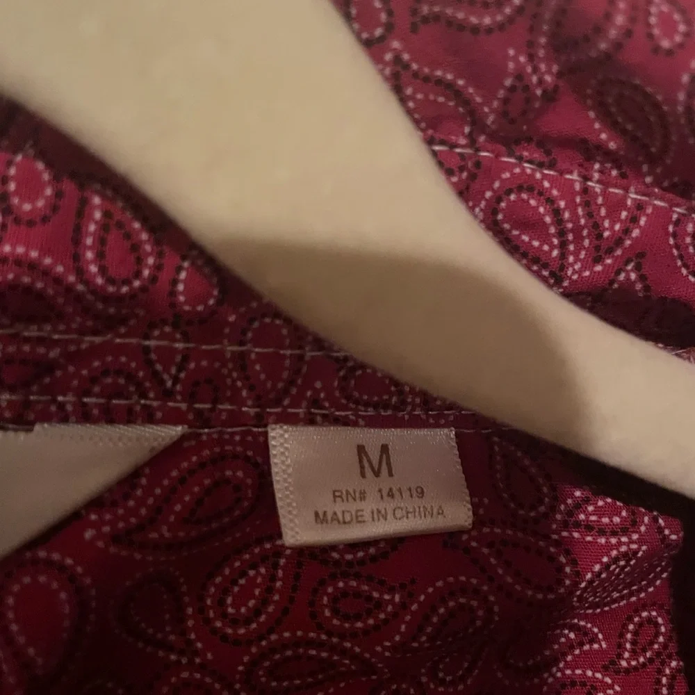 Women's Red Paisley Western Shirt - Picture 4 of 4